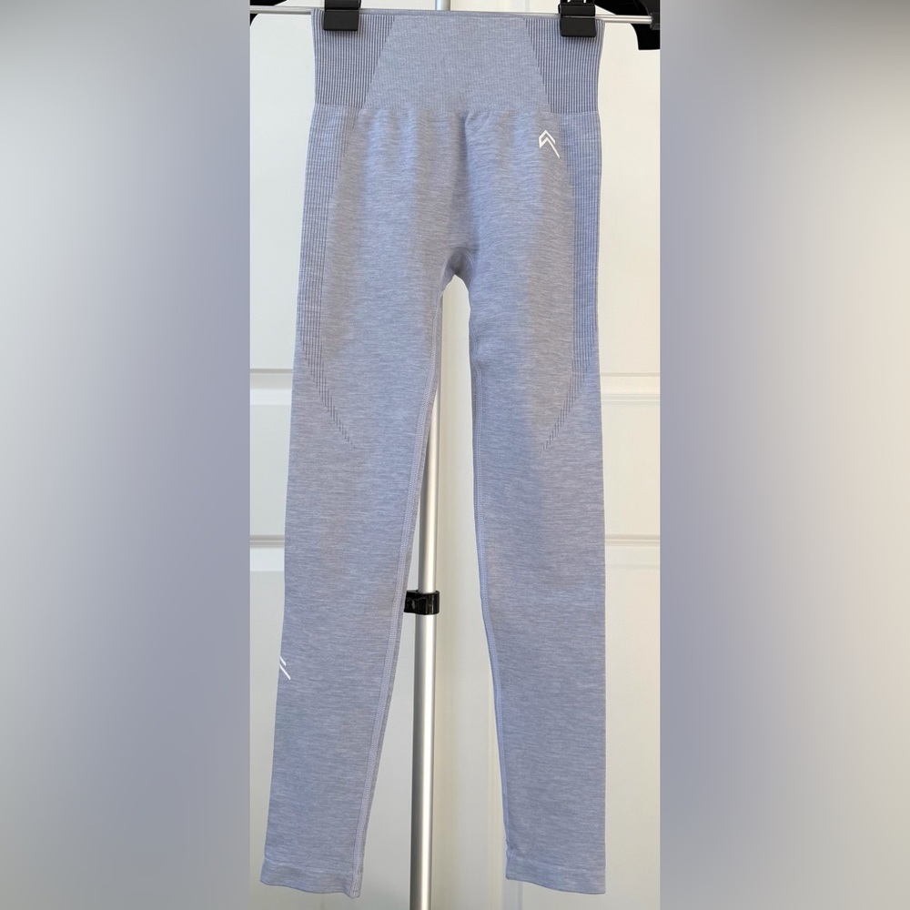 Oner Active Light Blue Seamless Leggings with Subtle Chevron Accents